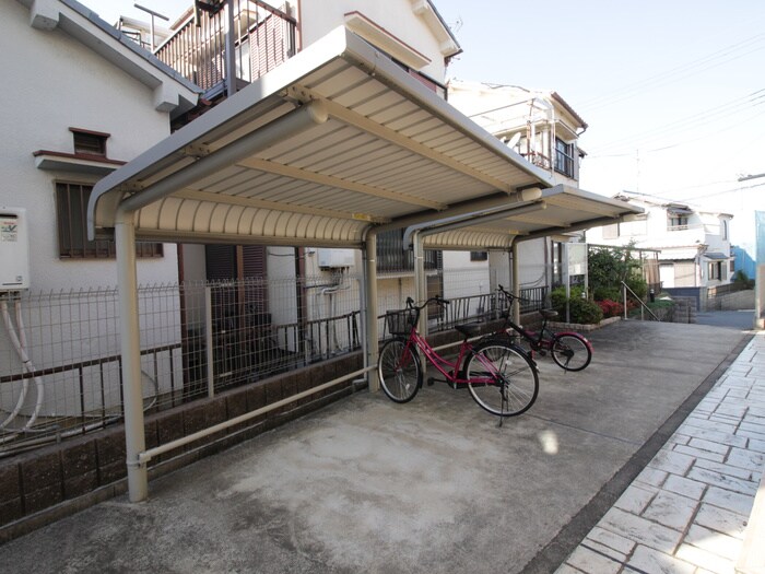 物件外観写真3　(駐輪場)