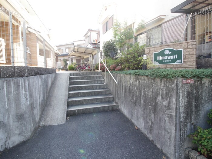 物件外観写真4　(エントランス部分)