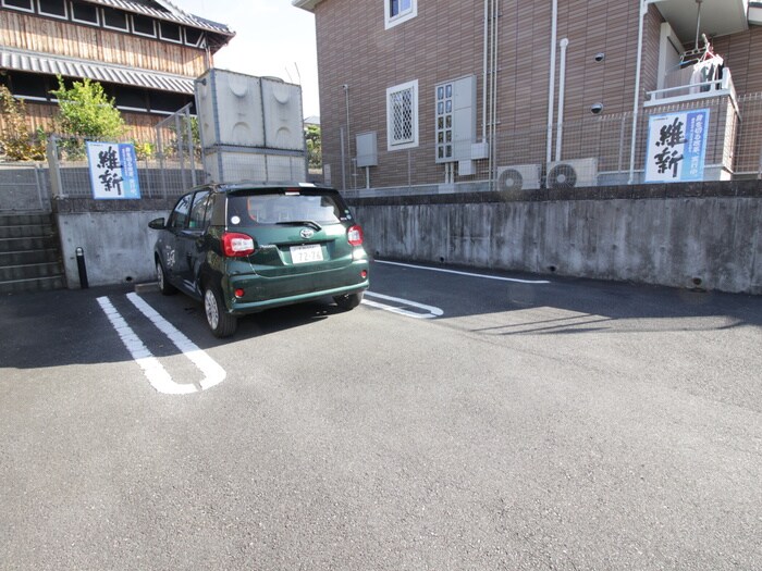 物件外観写真6　(駐車場)