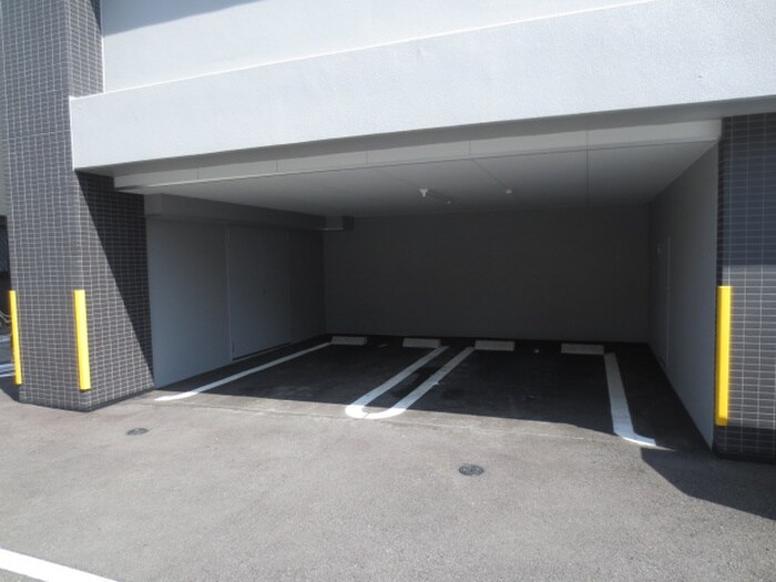 物件外観写真2　(駐車場)