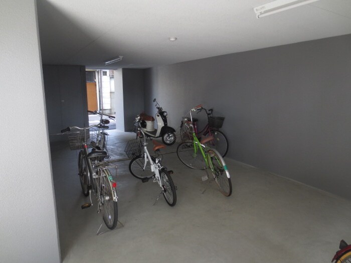 物件外観写真3　(駐輪場)