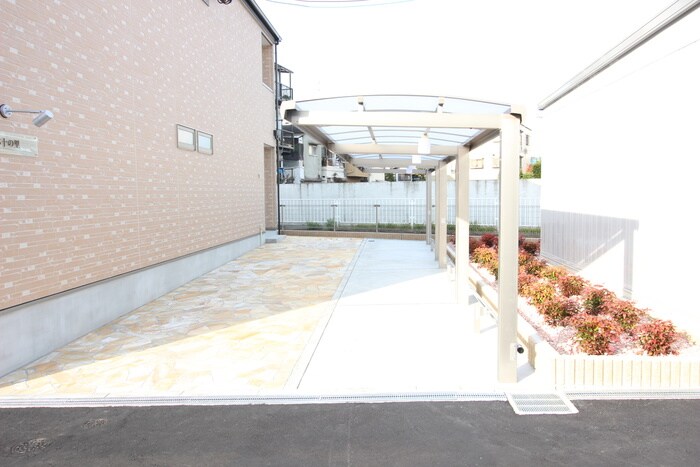 物件外観写真3　(駐輪場)