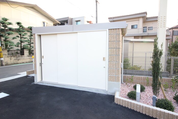 物件外観写真4　(エントランス部分)