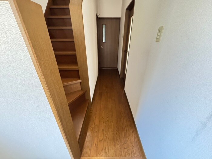 物件内観写真16　(廊下)