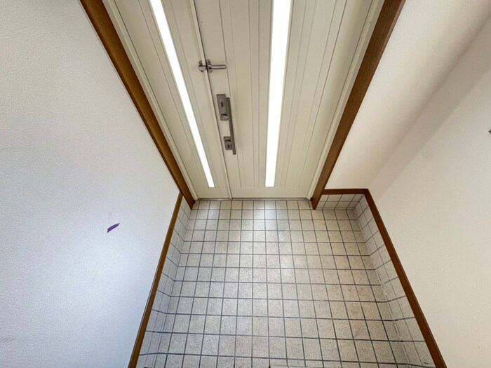 物件内観写真17　(玄関)