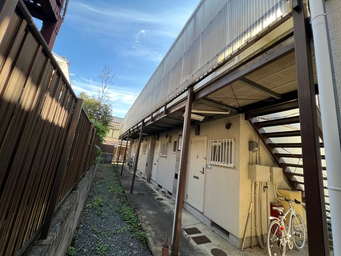 物件外観写真4　(エントランス部分)