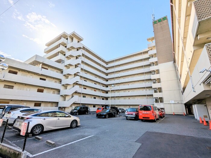 物件外観写真5　(駐車場)