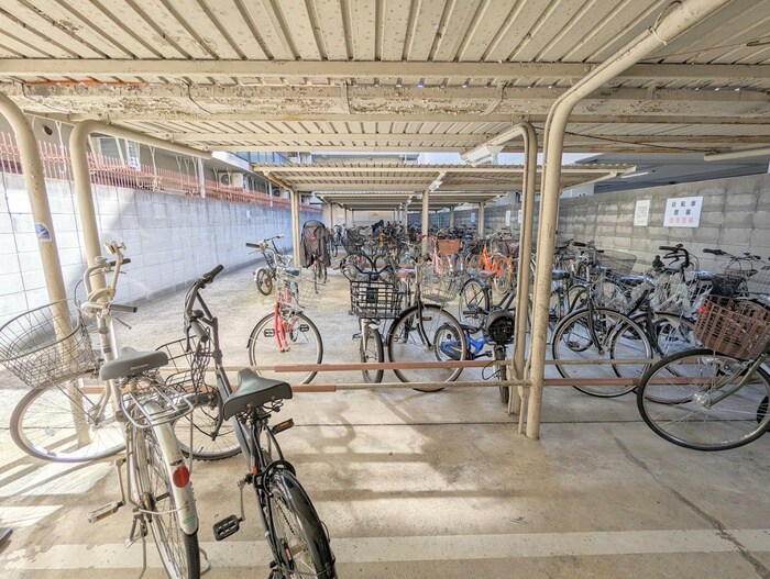 物件外観写真6　(駐輪場)