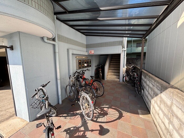 物件外観写真4　(駐輪場)