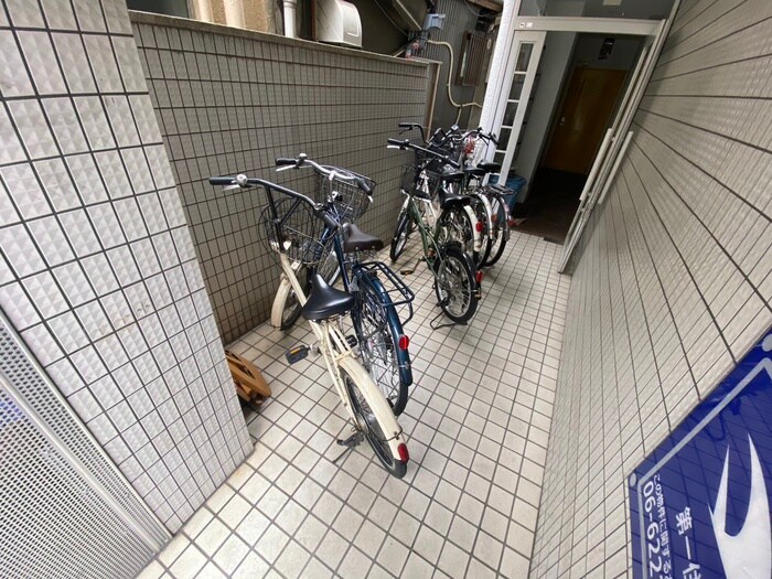 物件外観写真4　(エントランス部分)