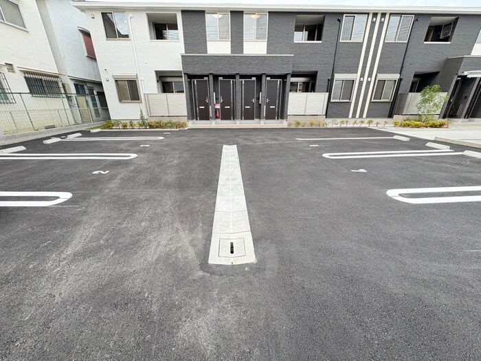 物件外観写真5　(駐車場)