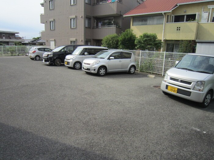 物件外観写真4　(駐車場)
