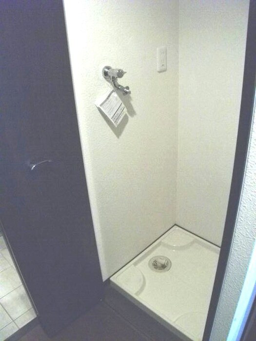 物件内観写真11　(洗濯機置場)