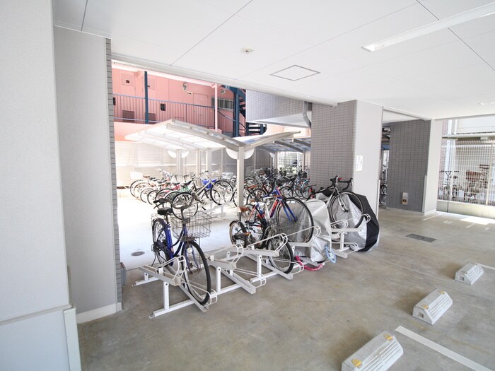 物件外観写真3　(駐輪場)