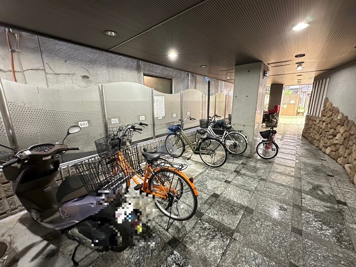 物件外観写真4　(駐輪場)
