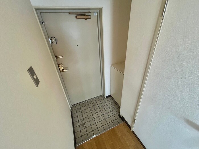 物件内観写真7　(玄関)