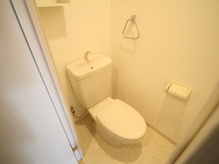 物件内観写真8　(トイレ)