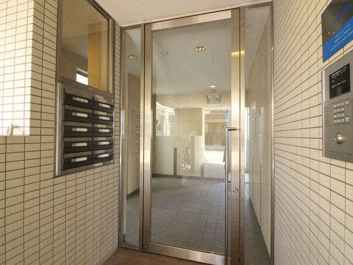 物件外観写真3　(エントランス部分)