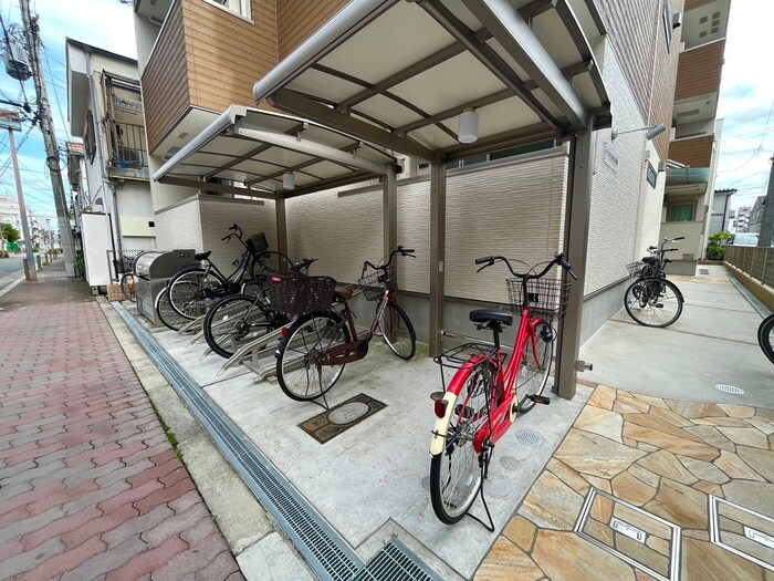 物件外観写真2　(駐輪場)