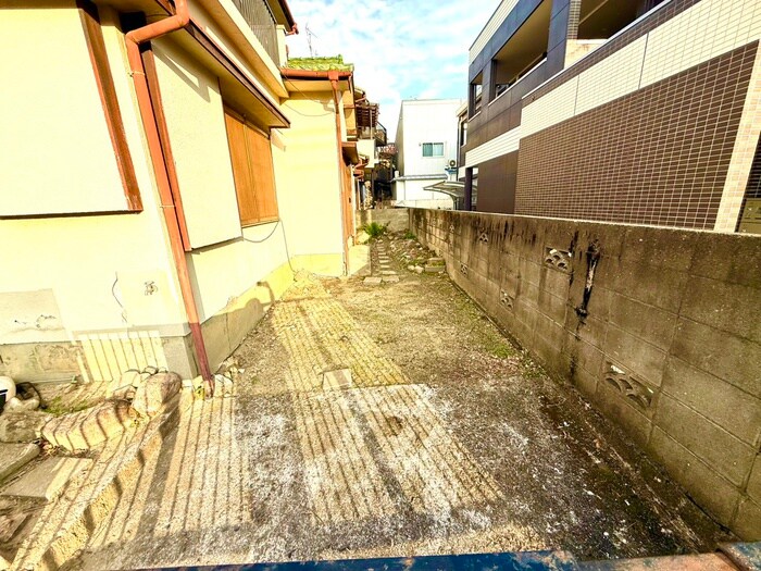 物件外観写真2　(駐車場)