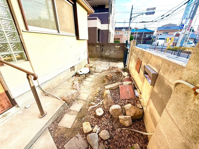 物件外観写真3　(エントランス部分)