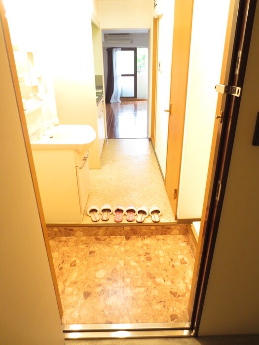 物件内観写真7　(玄関)