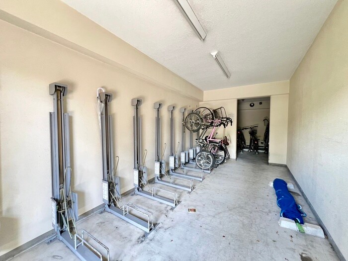物件外観写真4　(駐輪場)