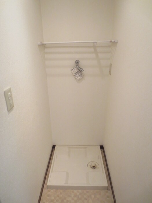 物件内観写真12　(洗濯機置場)