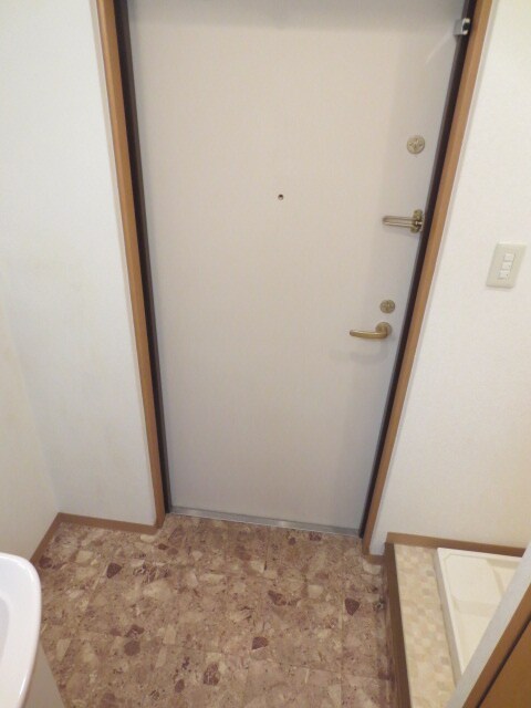 物件内観写真16　(玄関)