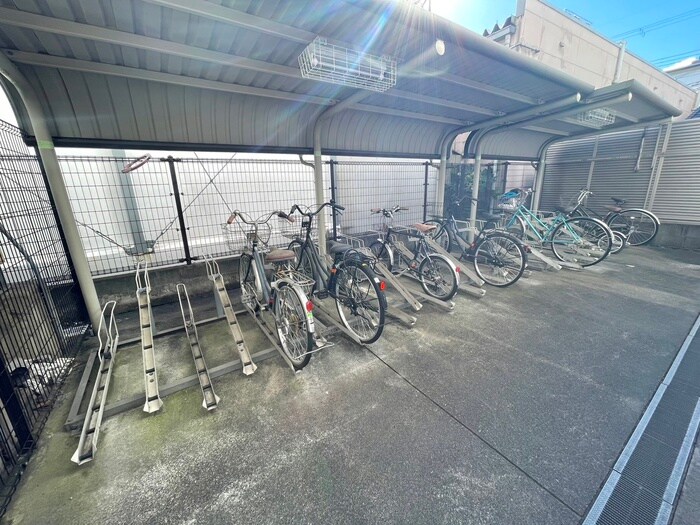 物件外観写真5　(駐輪場)