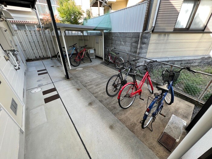 物件外観写真3　(駐輪場)