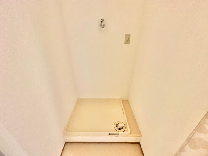 物件内観写真16　(洗濯機置場)