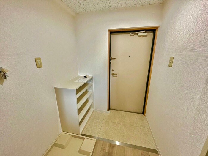 物件内観写真17　(玄関)