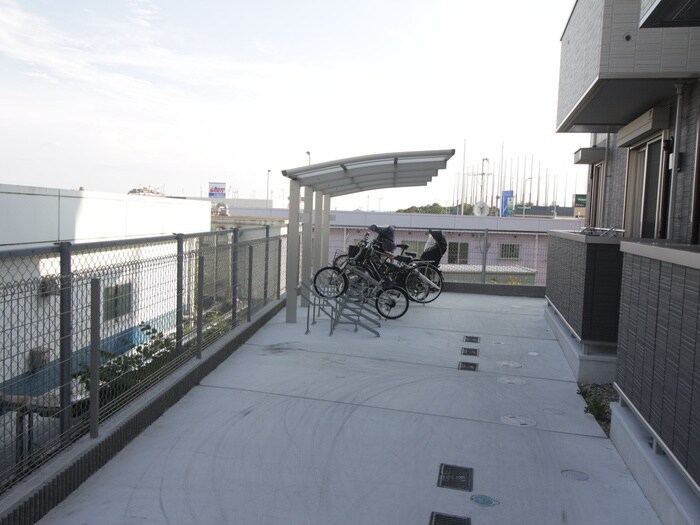 物件外観写真5　(駐輪場)