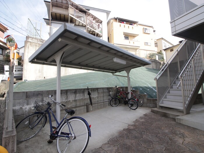物件外観写真4　(駐輪場)