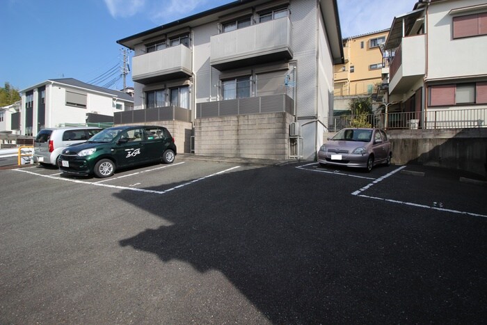 物件外観写真6　(駐車場)