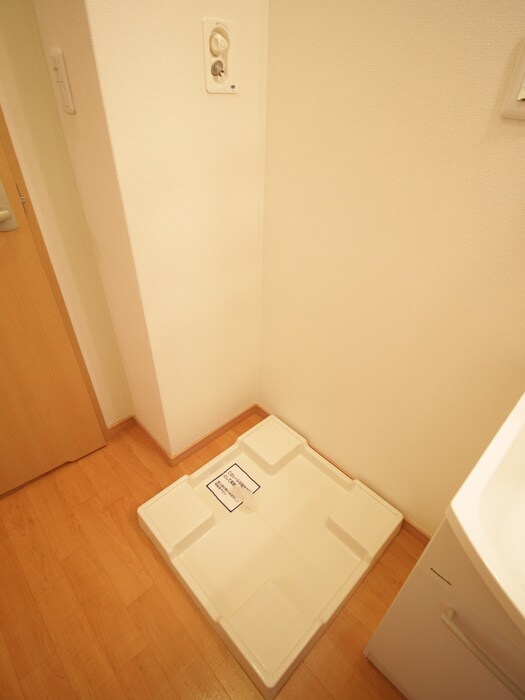 物件内観写真17　(洗濯機置場)