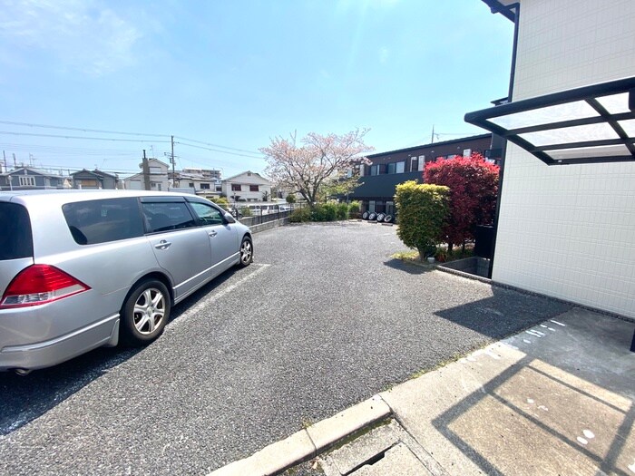 物件外観写真3　(駐車場)