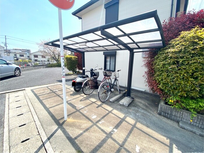 物件外観写真4　(駐輪場)