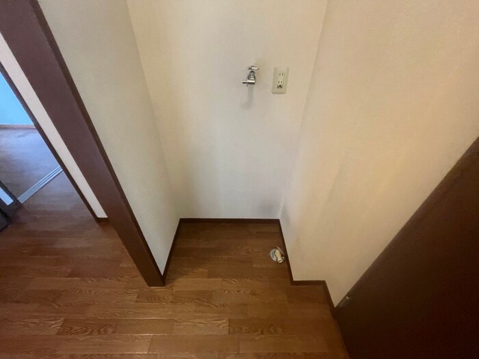 物件内観写真13　(洗濯機置場)