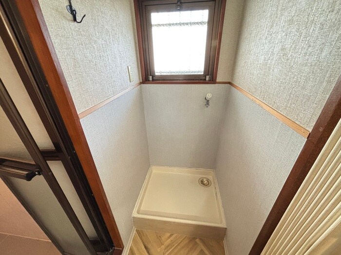 物件内観写真11　(洗濯機置場)