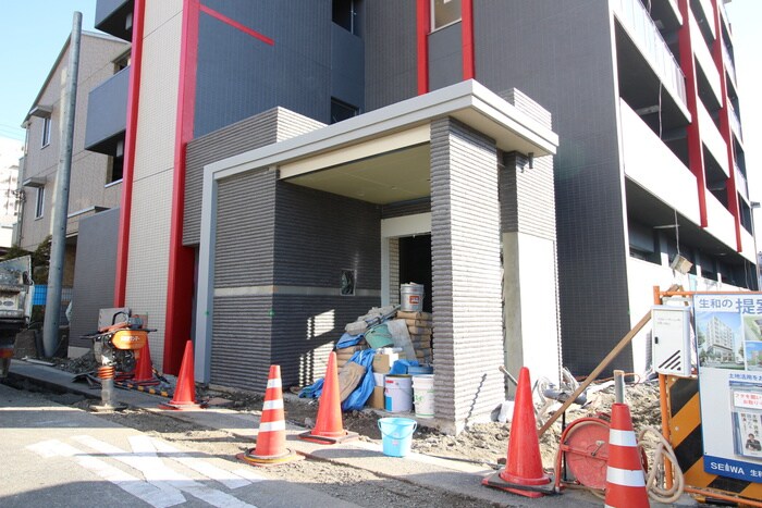 物件外観写真4　(エントランス部分)