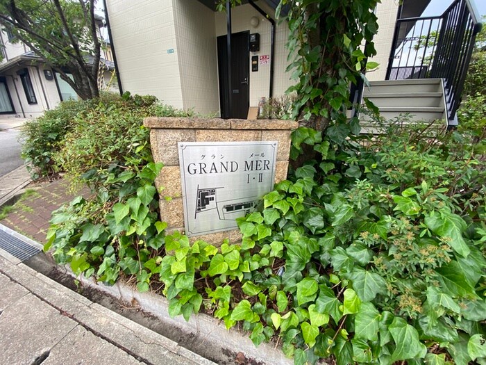 物件外観写真4　(エントランス部分)