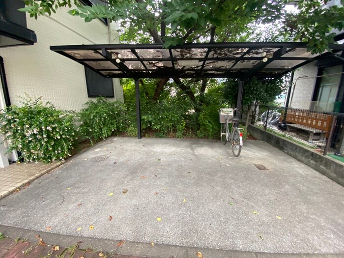 物件外観写真5　(駐輪場)