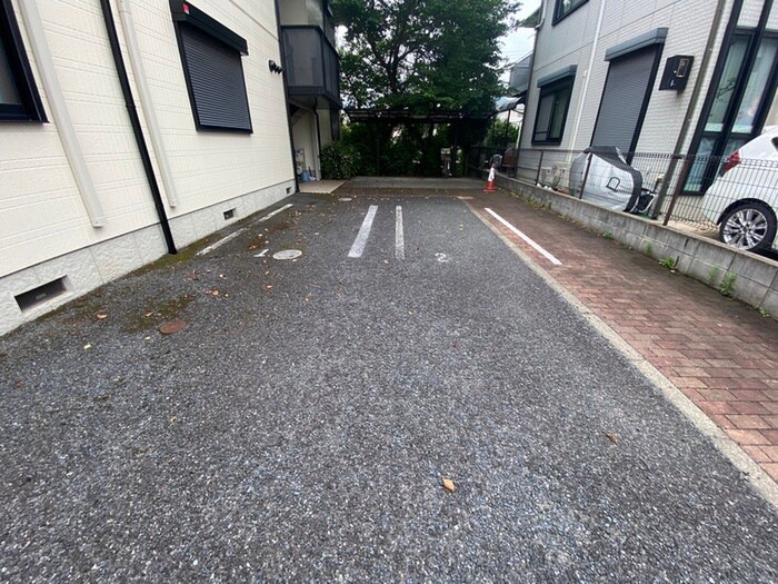 物件外観写真6　(駐車場)