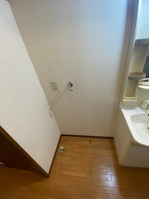 物件内観写真12　(洗濯機置場)