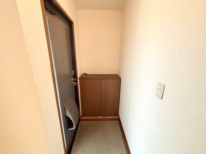 物件内観写真13　(玄関)