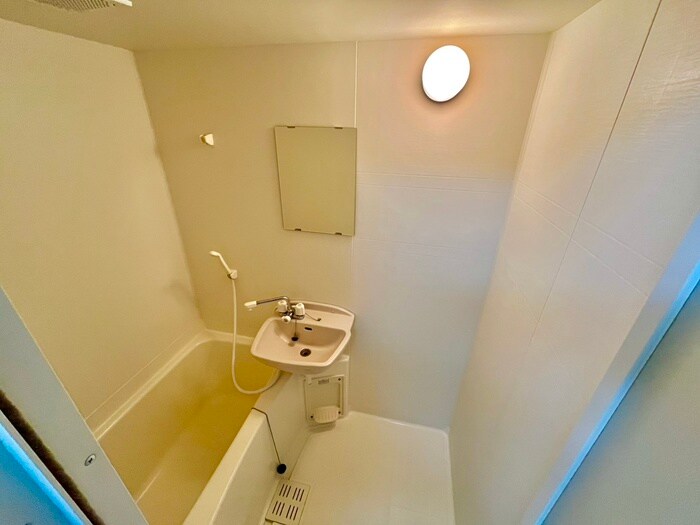常盤ビルのバス