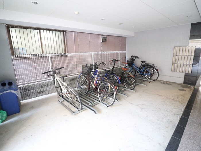 物件外観写真3　(駐輪場)