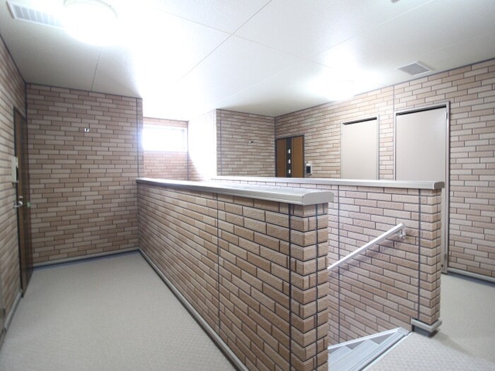 物件外観写真4　(エントランス部分)